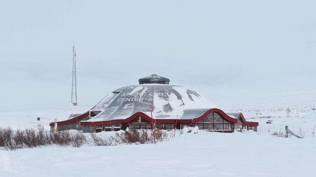 Am Polarkreis. Das Polarcenter ist geschlossen...