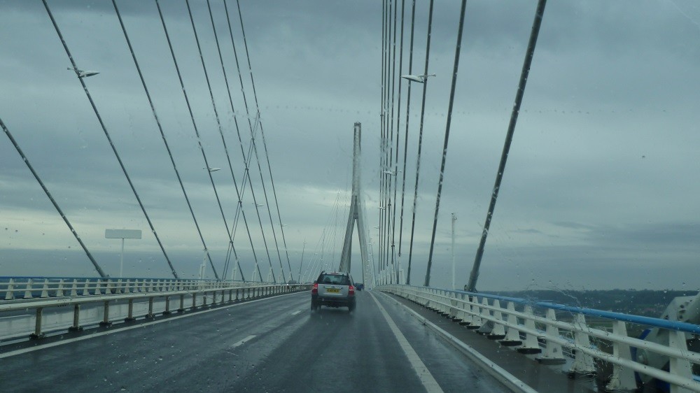 Weiter geht es über die Pont de Normandie