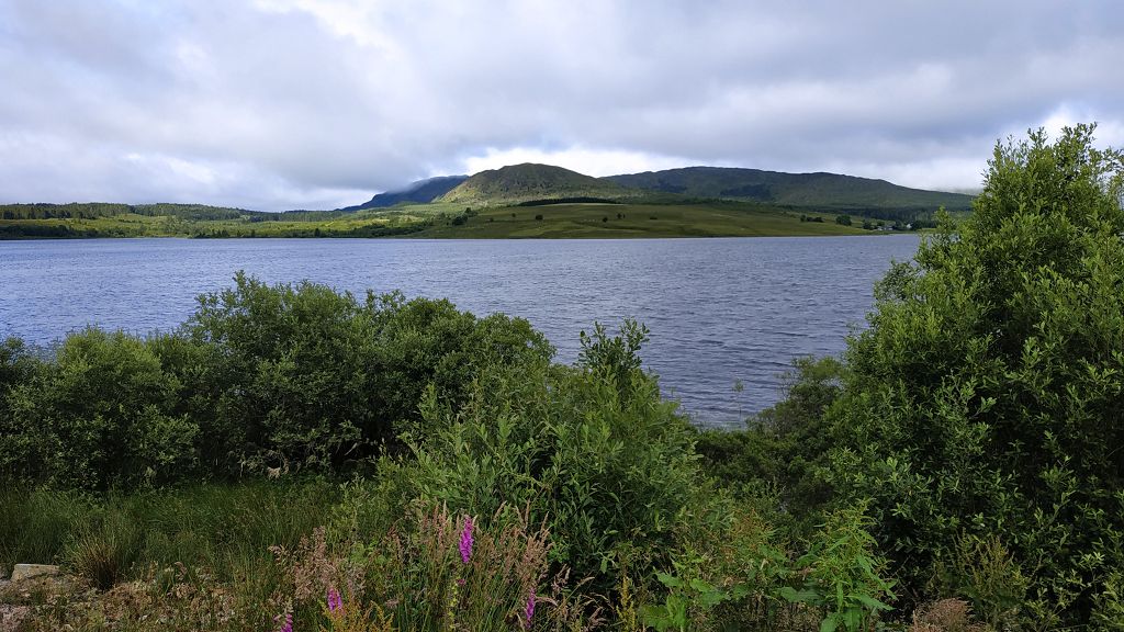 Clatteringshaws Loch