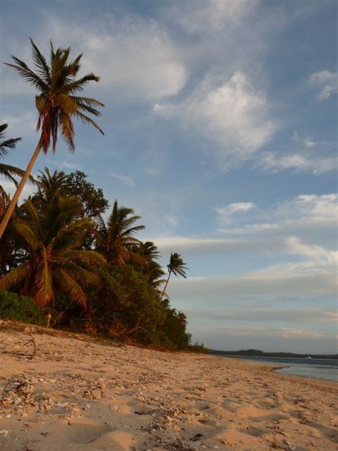 Warten auf den Sonnenuntergang am Strand