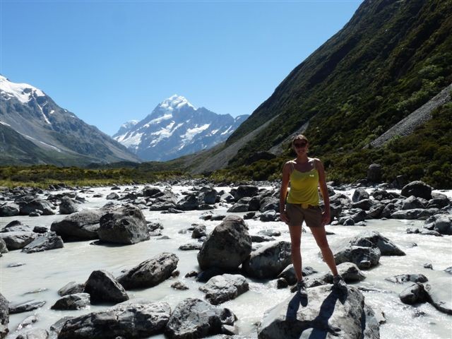 Angekommen am Fusse des Berges .. im Hintergrund der Gletscher