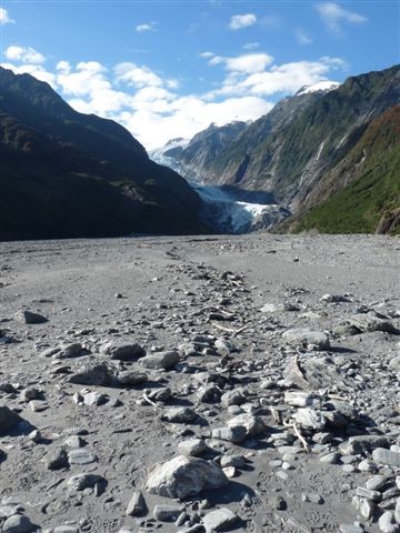 Der lange Weg durchs Flussbett bis zum Gletscher