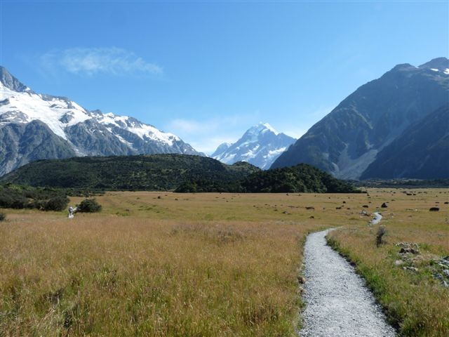 Die Wanderung beginnt ... immer näher zum heiligen Berg :-)