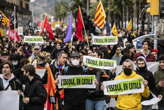 Demonstration 2022 gegen ein Urteil de Obersten Gerichtshofs Kataloniens, das einen Anteil von 25 % Castellano in Schulen vorsieht. Bild: Lavanguardia 24/09/2024