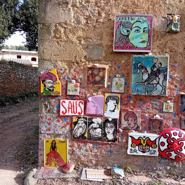 Anfangswand (links) in der Straße der Artisten
