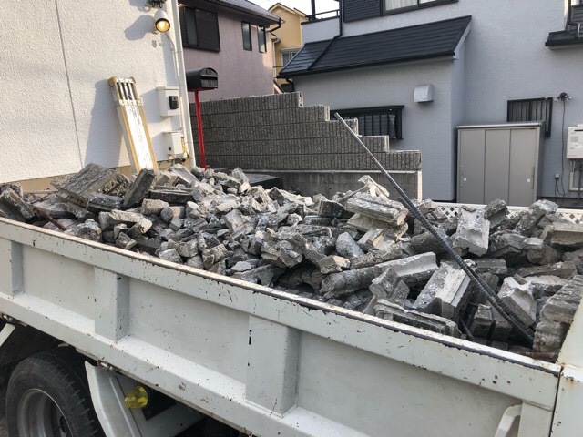 ブロック塀の解体工事廃材