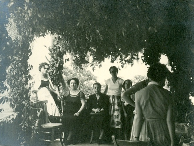 1953 - Gibilmanna - Da sinistra: Elina Siggia, Irene Sensales, Grazia Siggia, Franca Sensales, Enzo pecoraino