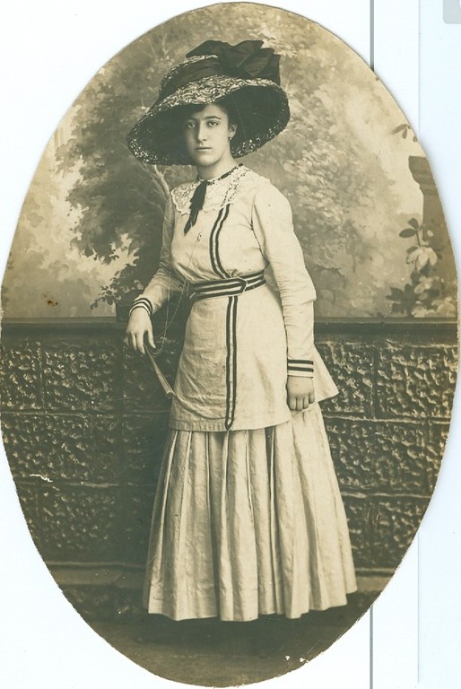 1910 - Nonna Irene Damiani in Sensales