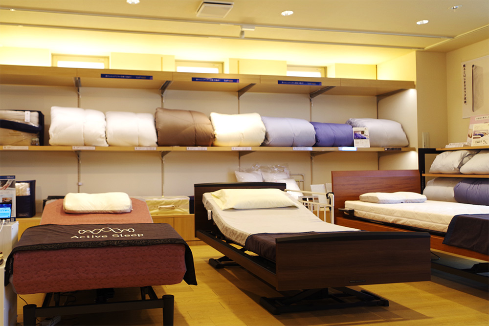 2F パラマウントベッドも揃っています