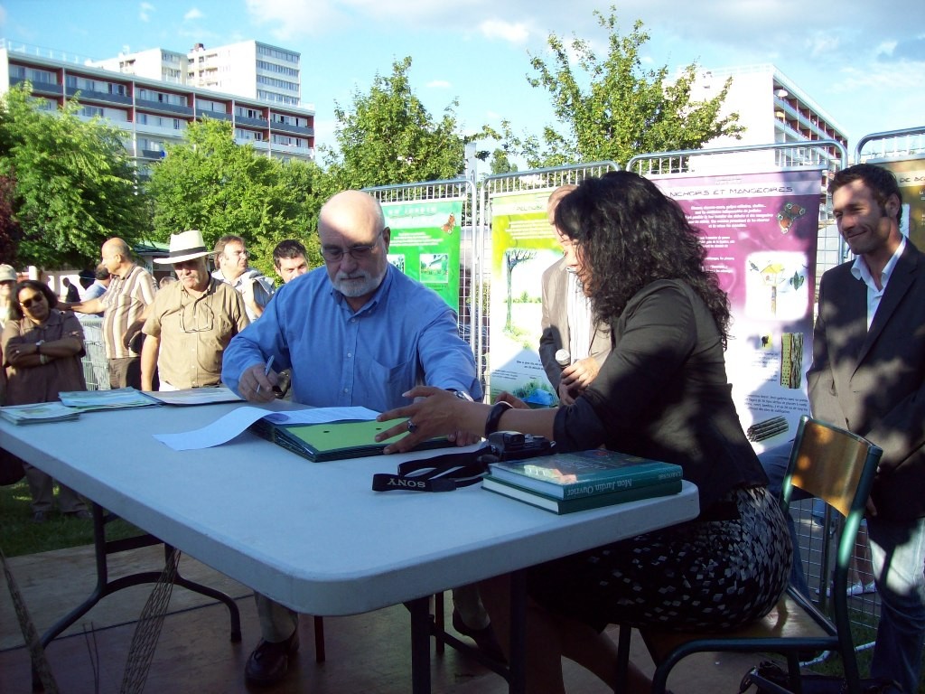 Signature parteneriat "entre main et terre"