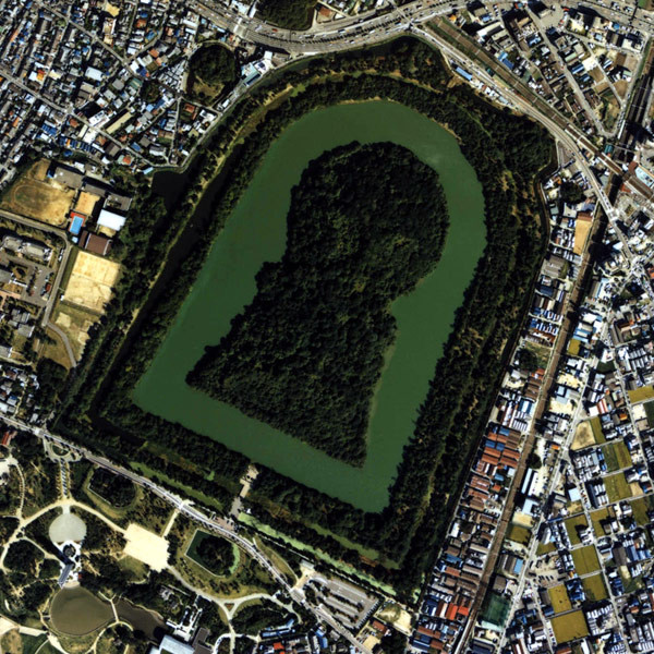 Aerial image of Daisen-ryo, clearly illustrating the keyhole shape