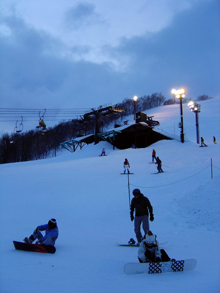 Night skiing at Grand Hirafu