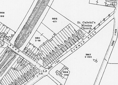 Summer Road O.S. extract 1916 (Birmingham Libraries). The building on the south side is the cottage shown on the postcard. The kennelmaster for Fox Hollies Hall lived there.