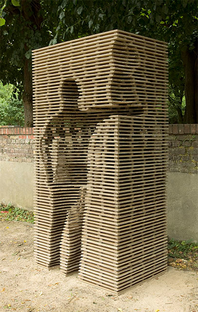 ANJA HOINKA «blocco1», Ausstellung Vorgebirgspark Skulptur Köln 2015, Wellpappe, 240 x 118 x 78 cm