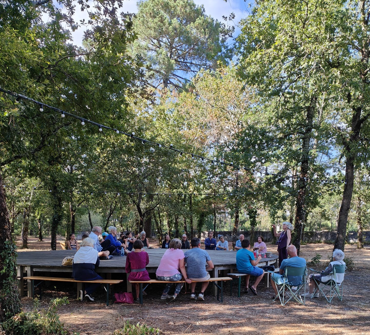 Autour de la grande table de la Bergerie à Callen (40)