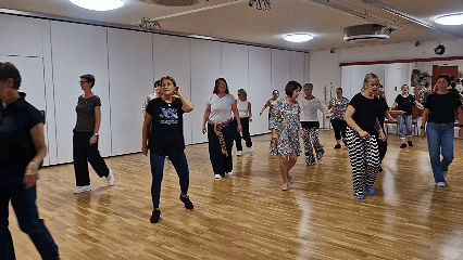 Tanzspaß in Innsbruck bei den Linedance-Kursen der Tanzschule Vallazza