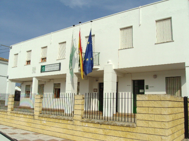 Dirección, secretaría, sala del profesorado, biblioteca y aula de experiencias