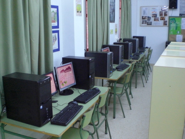 Biblioteca. Zona multimedia