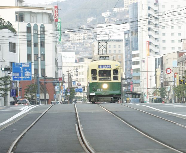 路面電車が来たら軌道敷内に入らない６月28日（水）