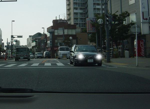 パッシングの使用は控えよう 人と車の安全な移動をデザインするシンク出版株式会社 パッシングの使用は控えよう 人と車の安全な移動をデザインするシンク出版株式会社