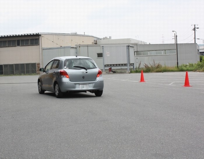 学校の運動場や公園の駐車場も道路にあたります 人と車の安全な移動をデザインするシンク出版株式会社 学校の運動場や公園の駐車場も道路にあたります 人と車の安全な移動をデザインするシンク出版株式会社