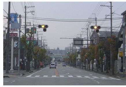 遠くの信号に気をとられない 人と車の安全な移動をデザインするシンク出版株式会社 遠くの信号に気をとられない 人と車の安全な移動をデザインするシンク出版株式会社