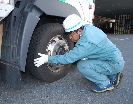 劣化したタイヤは空気充填時に破裂することも 人と車の安全な移動をデザインするシンク出版株式会社