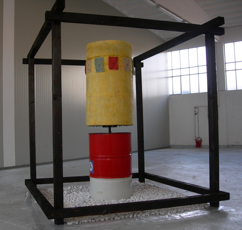 "Dejavou 1959-2009" Installazione 2009 -materiali vari- cm.250 x 220h x 210 -