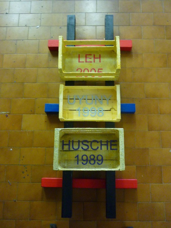 " CONNECTING EXPERIENCE" 1/1 -cm.100x210x50- olfactory installation- 2010