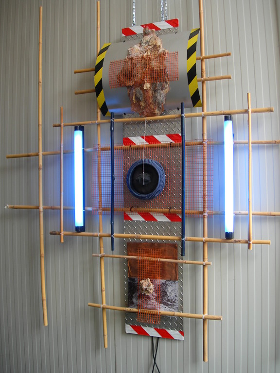 "Kunjerab Gate 99" a/1 Scultura 2009 -materiali vari- cm 200x200h x 17