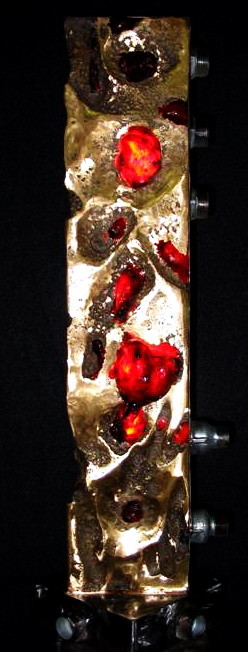 -"Energy #06" Scultura 2006 - ottone/ferro/polix/neon- cm 25x80h x25