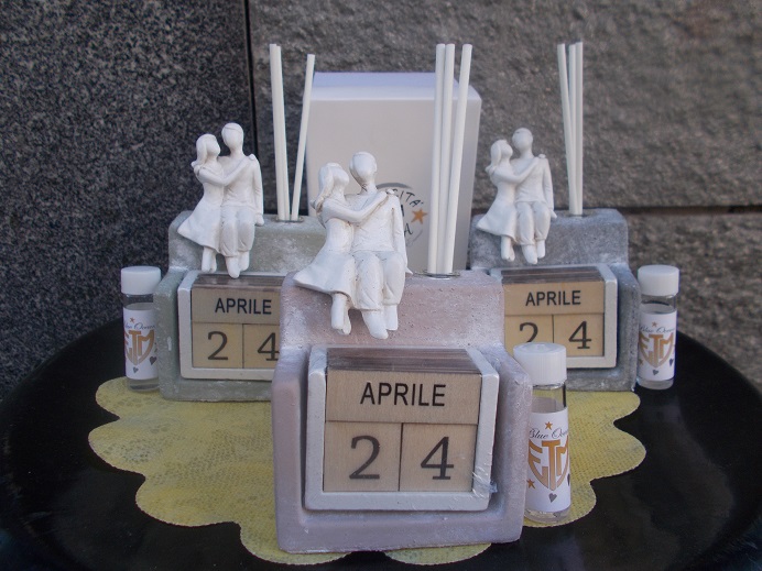 Profumatore con calendario coppia