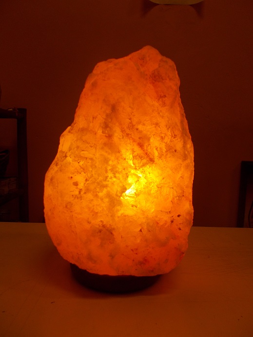 Lampada grezza in sale rosa dell'Himalaya
