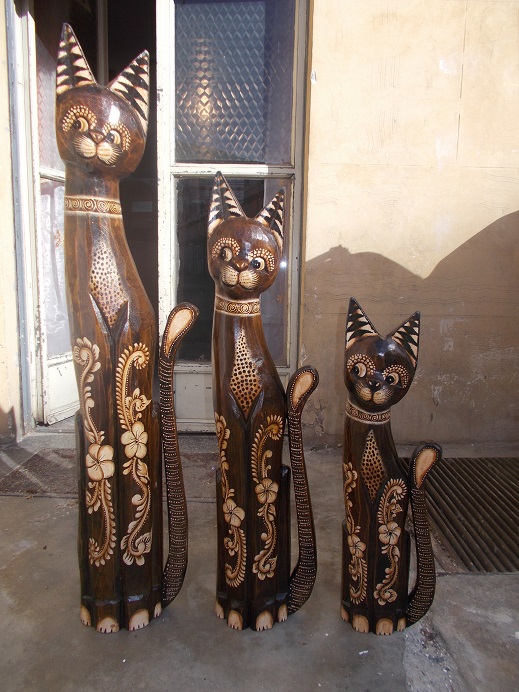 Set gatti in legno dipinto