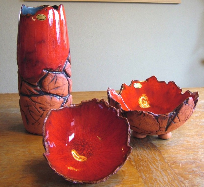 handmodelierte Keramikgefäße