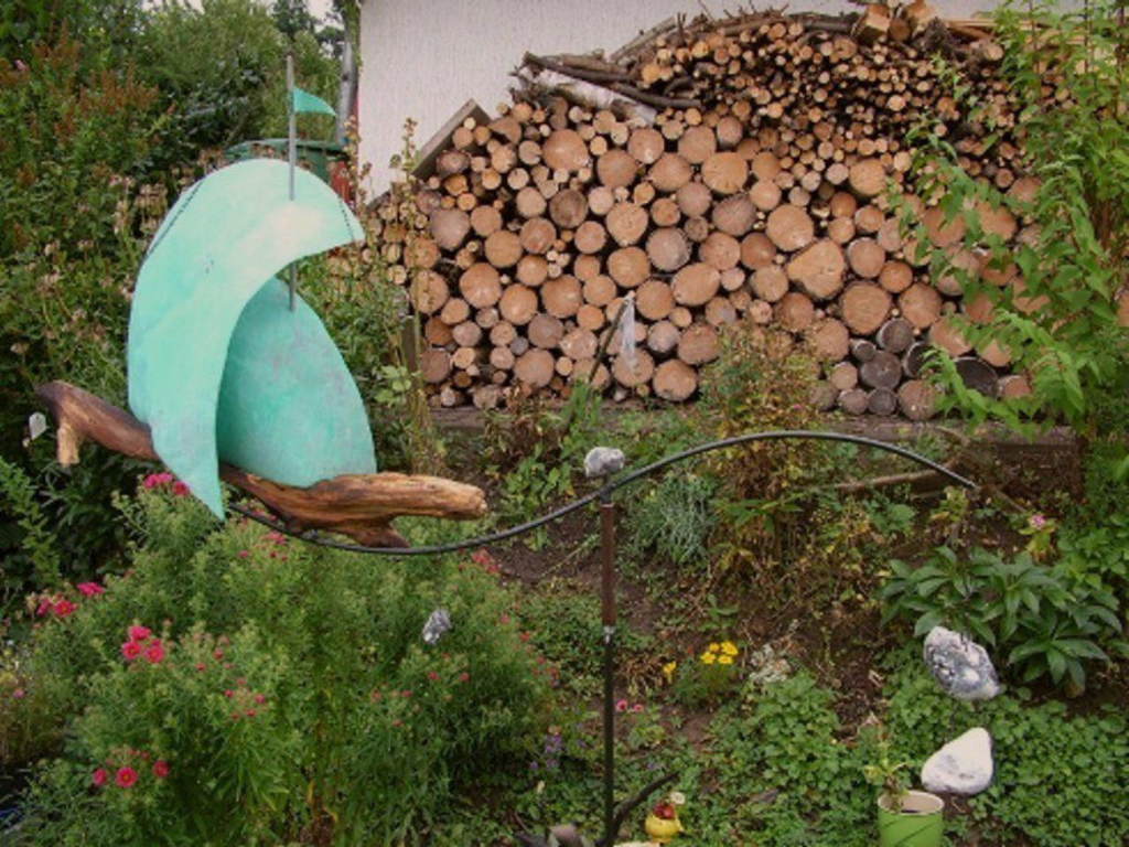 Windspiel - Gartenkunst "Schiff" (Schwemm-, Treibholz, Kupfer, Oxid, Metall, Naturstein) - Ansicht