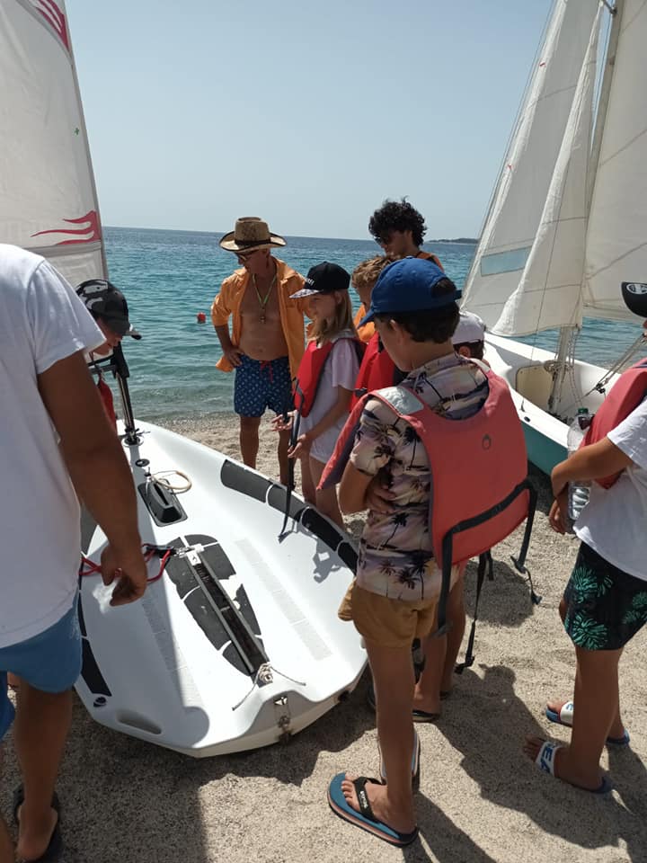 Perché iscrivere i bambini a un corso di vela: 5 benefici incredibili