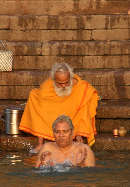 Ablution dans le Gangeà VARÂNÂSI.