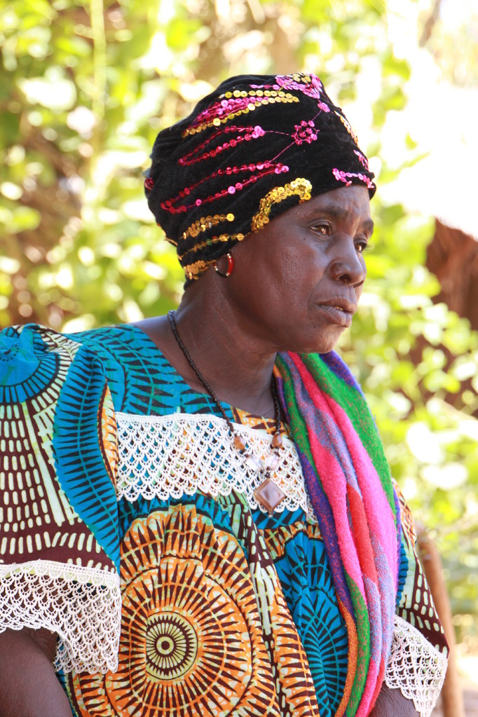 Femme en pays DOGON.