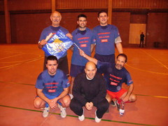 P.B. Faro de Luarca. Equipo ganador del maratón de peñas barcelonistas, celebrado en el mes de diciembre de 2.007 en el pabellón de San Miguel de Reinante (Lugo)