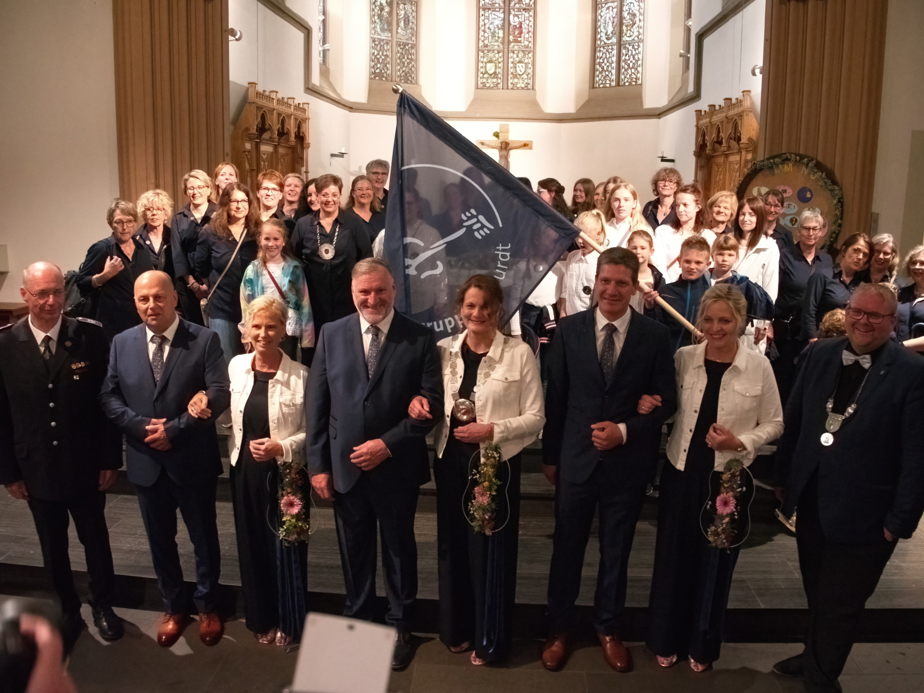 Festkettenübergabe in der St. Nikolaus Pfarrkirche [Foto: Steffen Geiling]