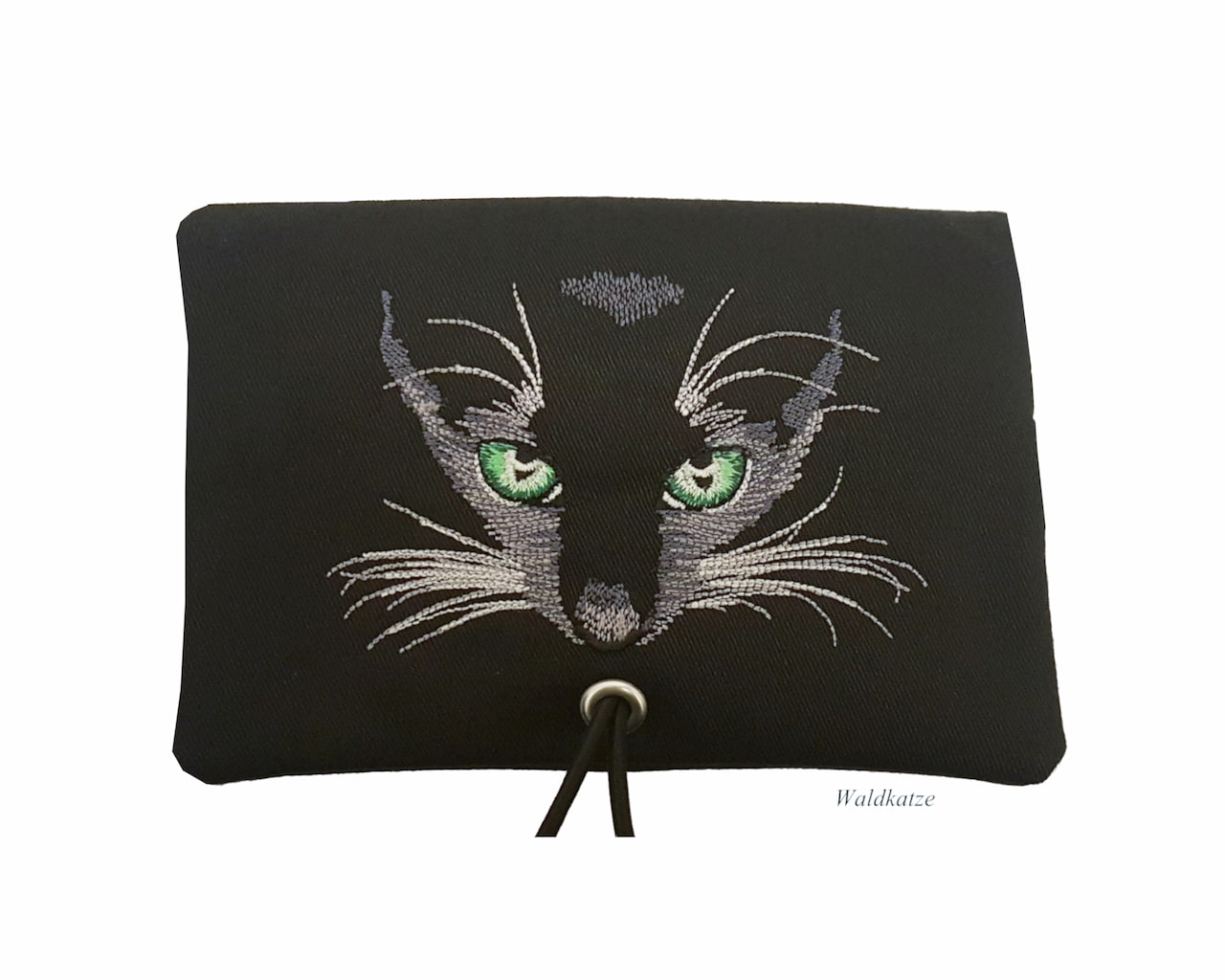 Handmade Tabaktasche und Drehertasche aus schwarzem Stoff mit aufwendig gestickter Katze aus hochwertigem Stickgarn und Oese als kompakter Tabakbeutel