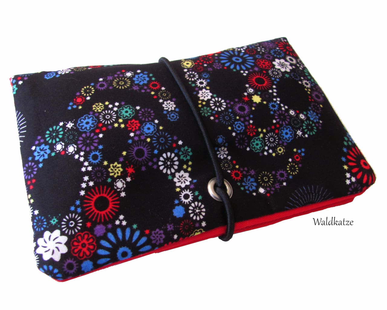 Handmade Tabaktasche Skull Flowers in Schwarz mit bunten Blumen Totenkoepfen