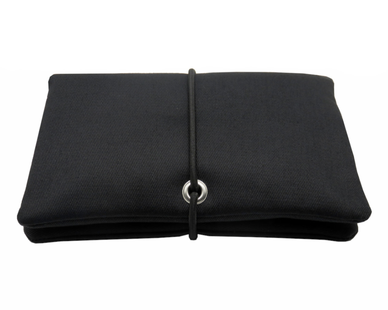 Handmade Tabaktasche und Drehertasche aus Stoff in schwarz und Oese als kompakter, personalisierbarer Tabakbeutel