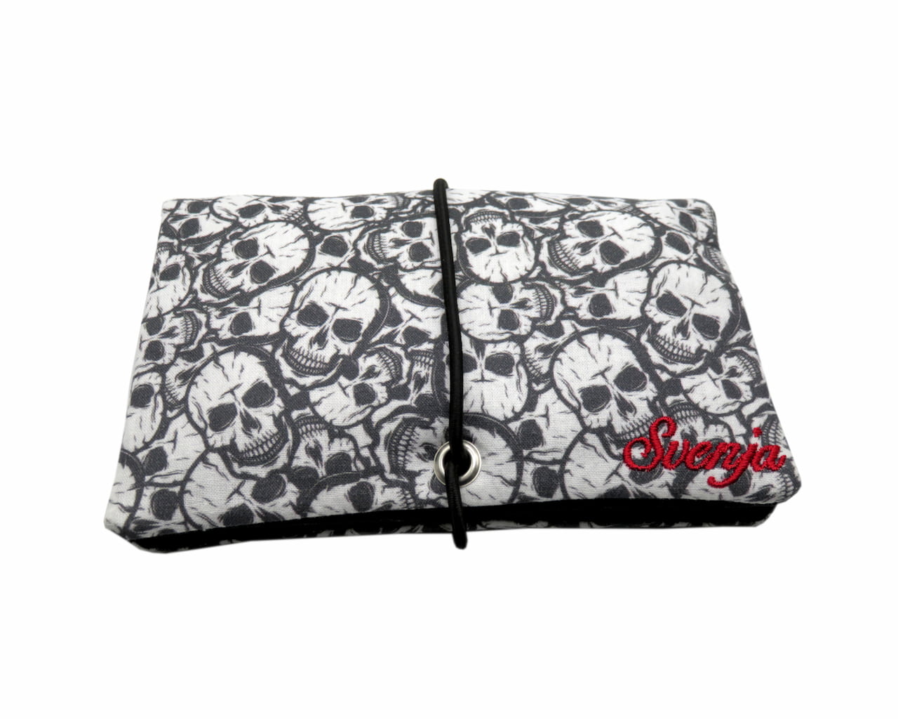 Handmade Tabaktasche und Drehertasche aus Stoff mit weissen Skull Totenkoepfen und Oese als kompakter, personalisierbarer Tabakbeutel