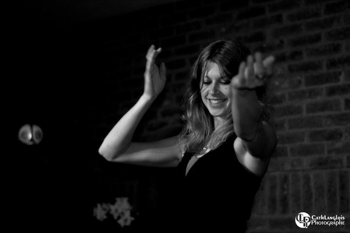 Danse gitane sous la musique de Dalèle Muller pour la soirée de conte de Philippe Sizaire à Drummondville 2009