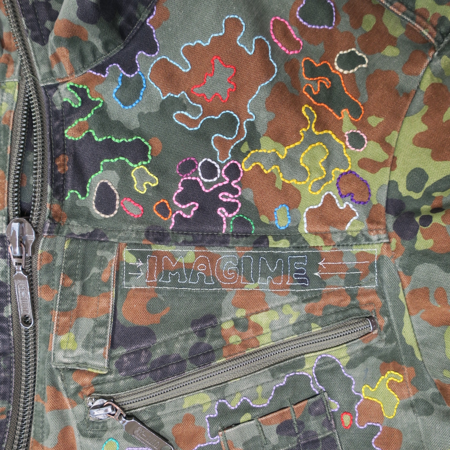 imagine johnlennon statementparka kamouflage camo camouflage slowfashion fairfashion crueltryfree loveandpeace kaufmuseum embroidery handgestickt stickereifriedensbewegung peacemovement