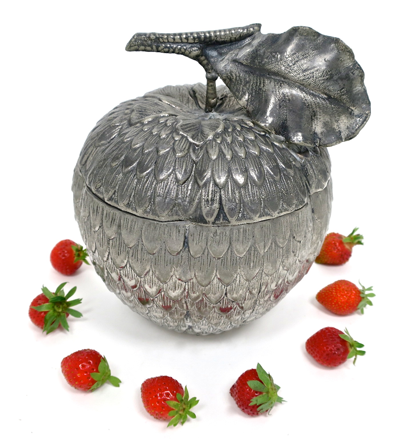 mauromanetti erdbeere strawberry kaufmuseum icebucket hollywood interior geschenke eisbehälter inneneinrichtung midcentury midmos seventies sixties vintage