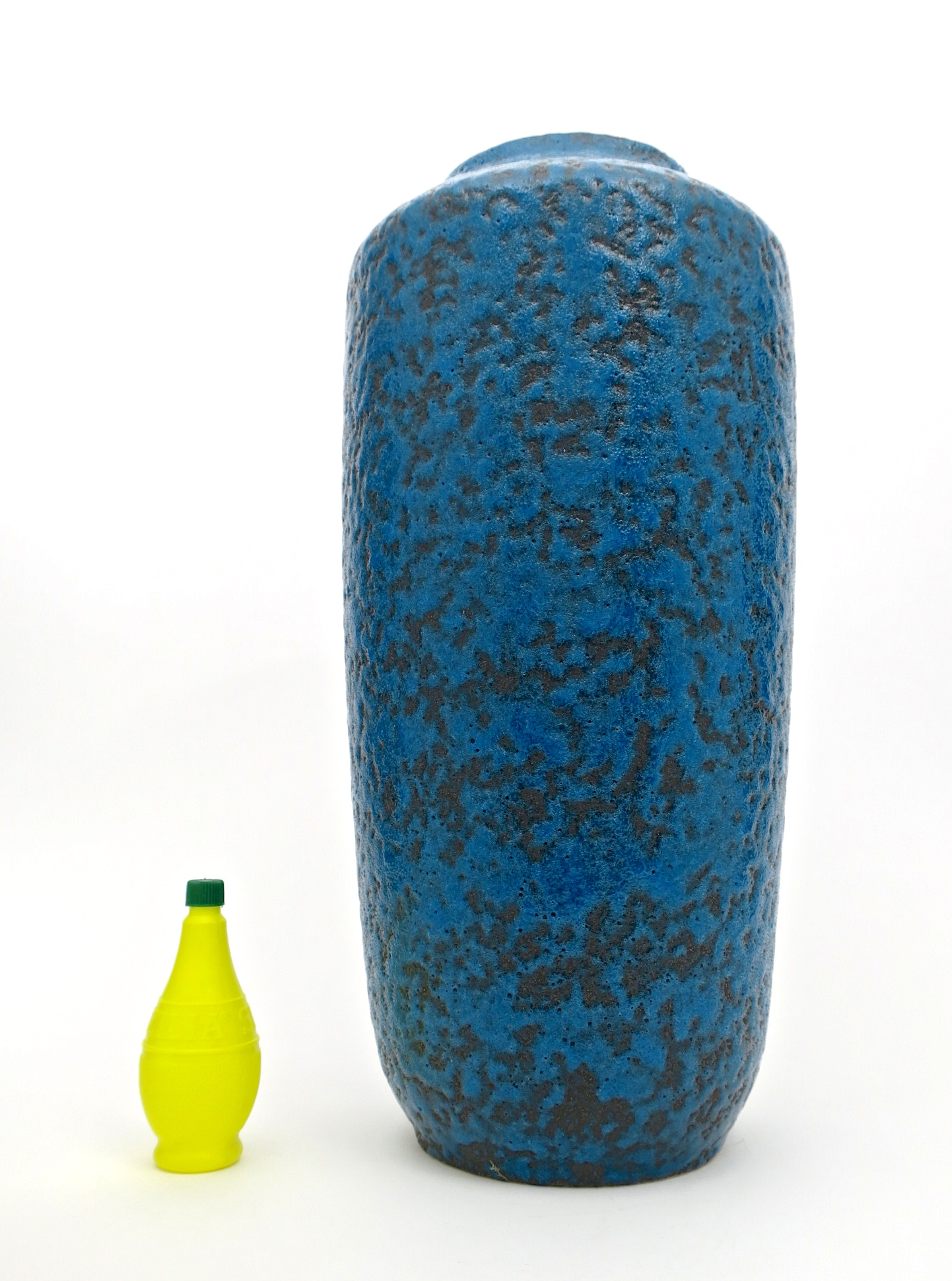 vase bodenvase floorvase keramik ceramique midcentury interior inneneinrichtung geschenke gifts kaufmuseum vulkan vintage 