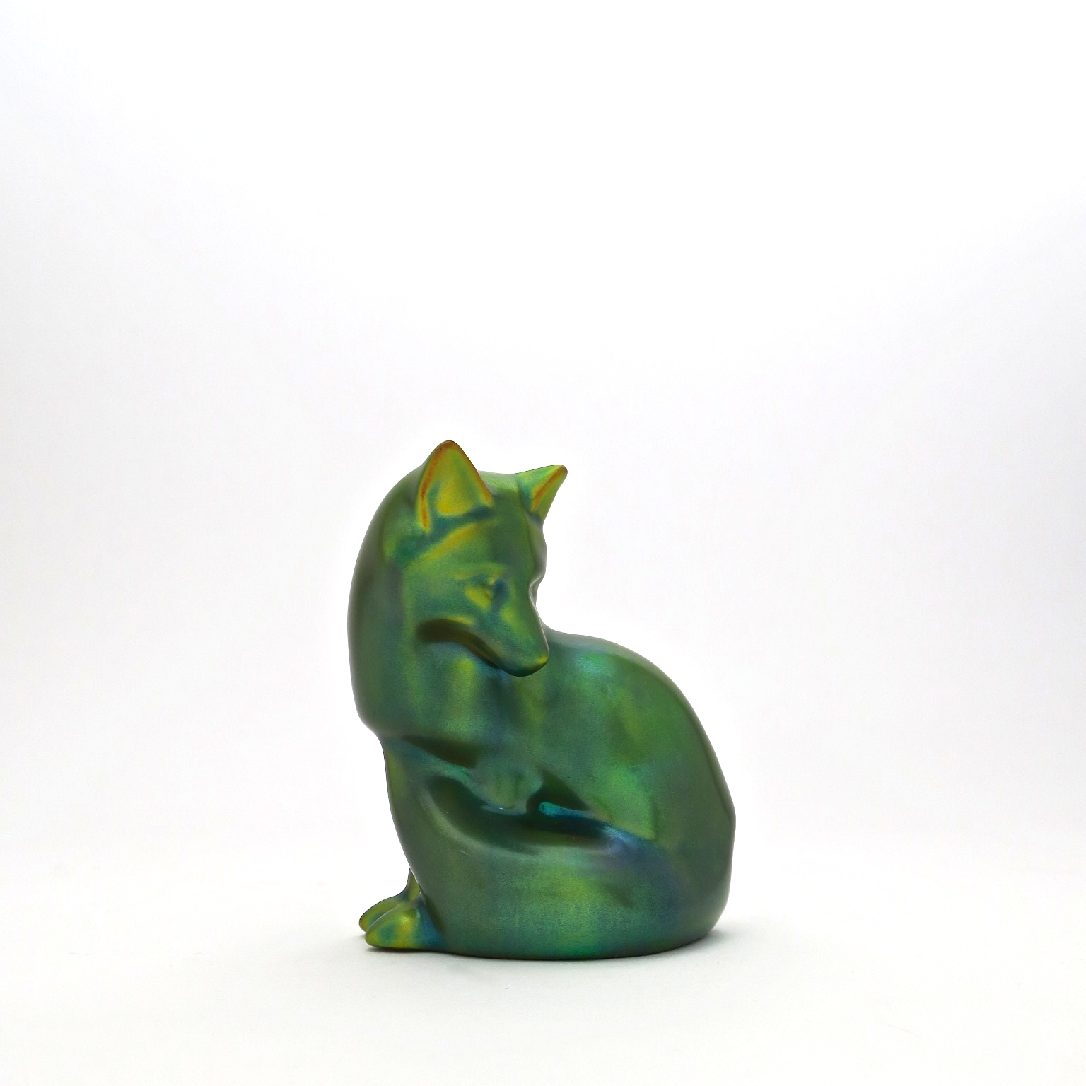 zsolnay figurine fuchs fox eosin grasgrün neon porzellan interior inneneinrichtung detail kaufmuseum geschenke 